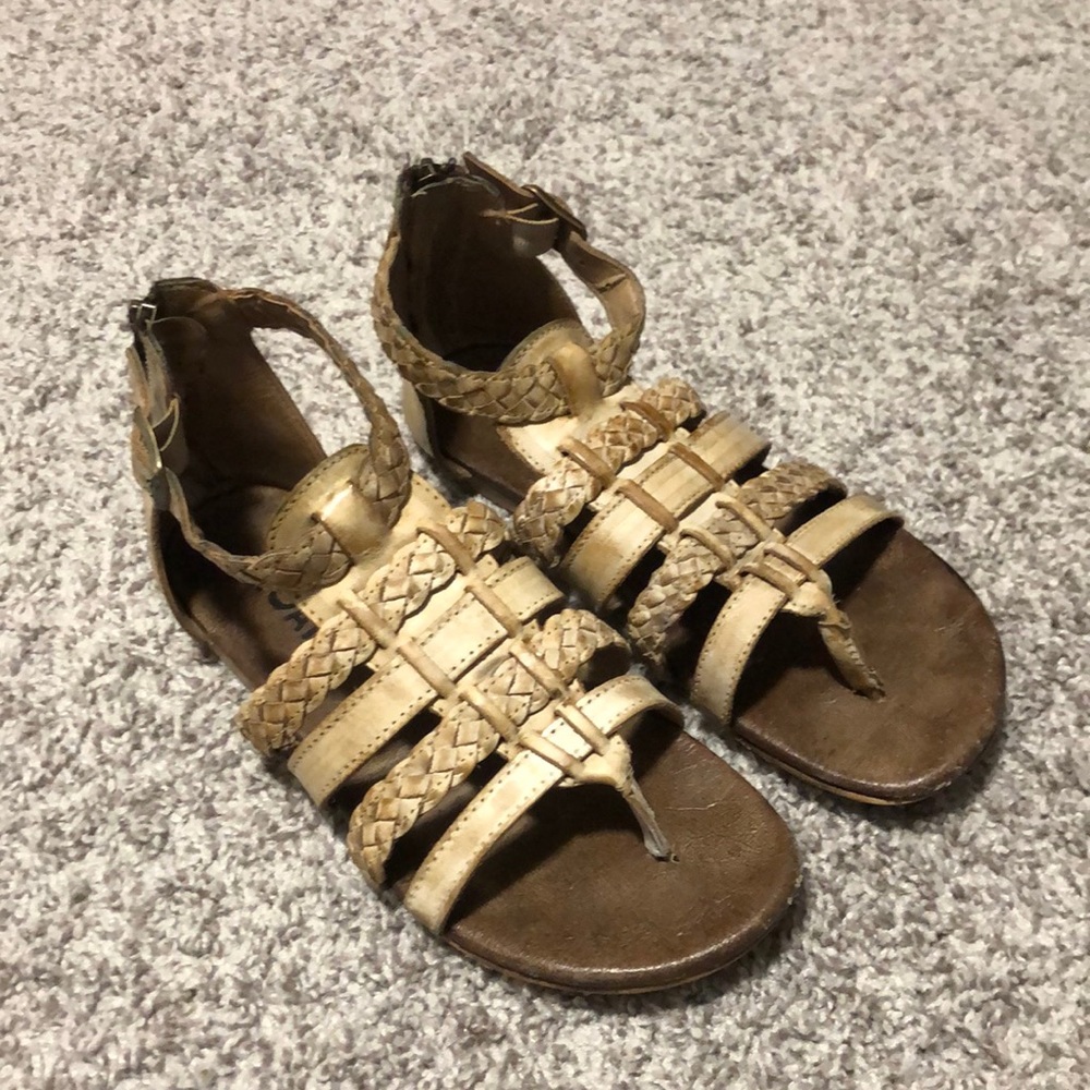 Roan size 8.5 leather sandal